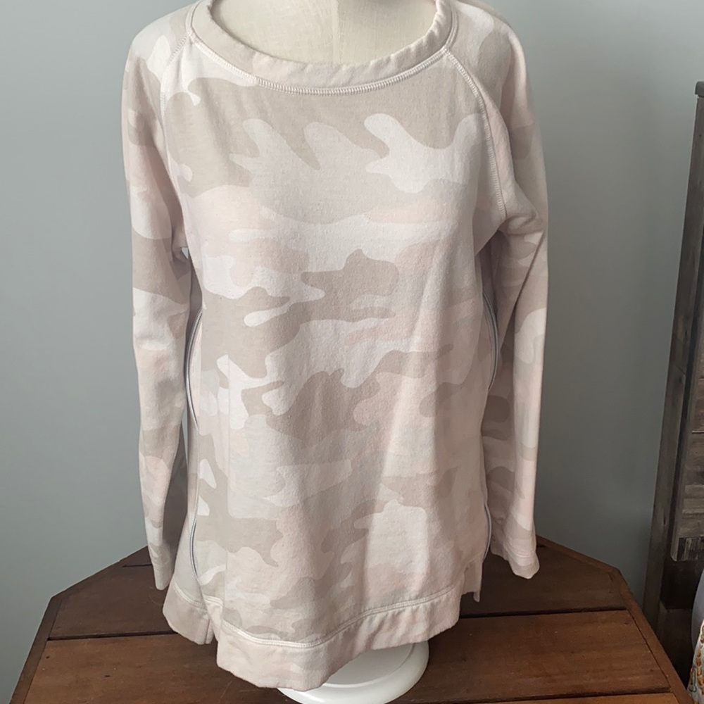 Stella and Dot medium animal print sweatshirt